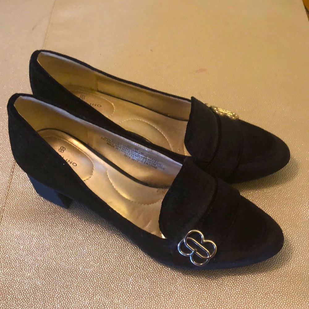 Bandalino black suede chunk heel.